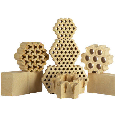 Densité Briques de silice pour les fours à température Cuisinière à coke Cuisinière à haute pression Cuisinière en verre