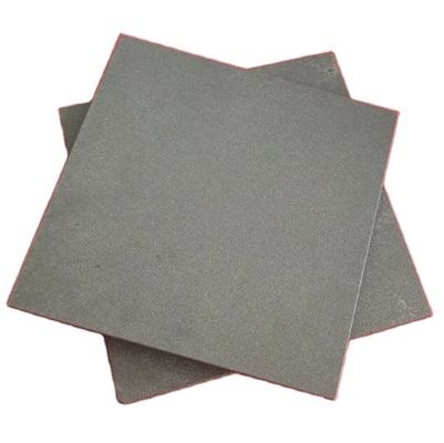 Plaque de carbure de silicium à haute densité 2,65 g/cm3 pour applications réfractaires et industrielles