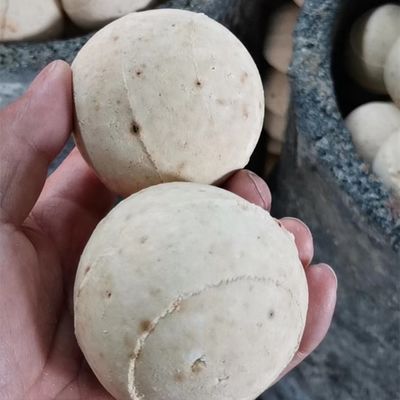 92%-99% Boule de meulage en céramique à haute teneur en aluminium pour le service de traitement du refractary de flexion