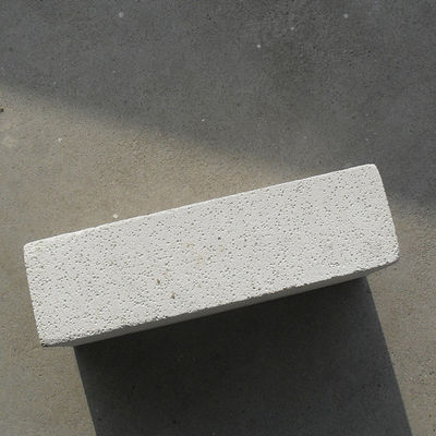 Isolement contre le feu en argile légère en brique blanche à haute teneur en aluminium pour une densité totale ≤ 0,5-1,3 g/cm3