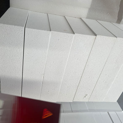 Briques réfractaires à bulles d'aluminium à haute isolation avec 0% de teneur en CrO et 0% en SiC