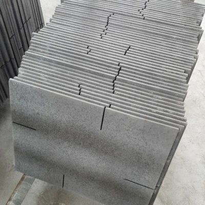 85% de teneur en SiC en min. Plaque de carbure de silicium à haute résistance liée à l'oxyde pour revêtement de four