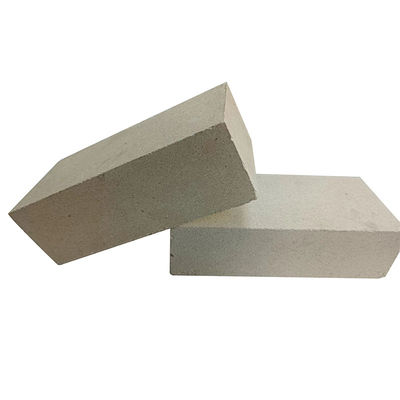 Briques à haute teneur en aluminium fournissant directement 99% de briques à bulles d'aluminium avec une porosité de 16-23%.