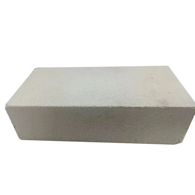 Briques isolantes à haute teneur en aluminium pour fours industriels contenant 48 à 85% d'al2O3