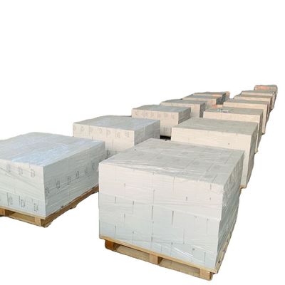 Briques de corindon légères à feu blanc avec des options personnalisables et une teneur en SiO2 ≤ 0,38%