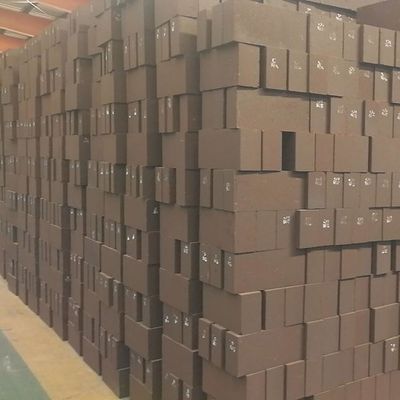 Briques à haute teneur en oxyde de chrome pour la fabrication de matériaux réfractaires