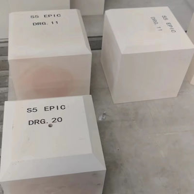 Réfractaire au four de verre 2000° Briques à bulles avec du corindon de zirconium fondu