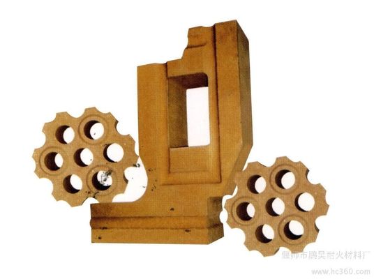 Briques réfractaires à la silice pour les fours à verre à haute température et teneur en Al2O3 ≤ 1